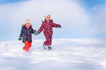 Spass im Schnee für Kinder im Bayerischen Wald
